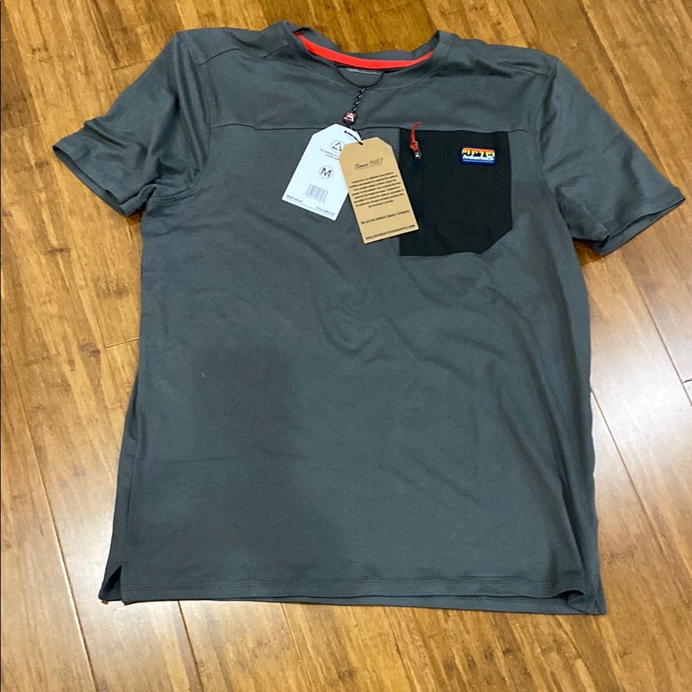 Avalanche Men's Gray Shirt with Black Pocket